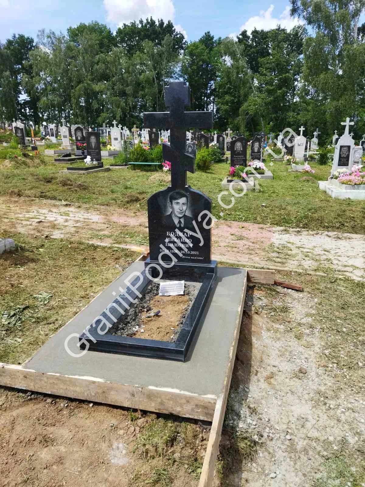 Одинарний пам'ятник з граніту - Кам'янець-Подільський | GranitPodillya